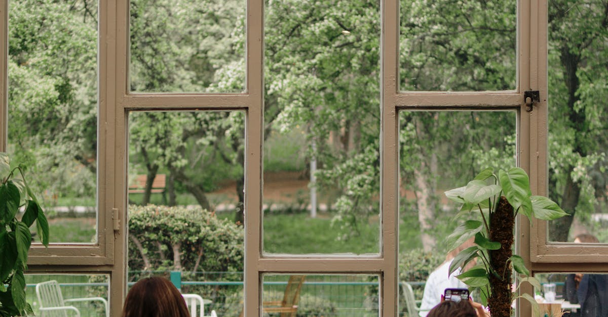 How to Use Task Lighting Effectively in a Garden Office